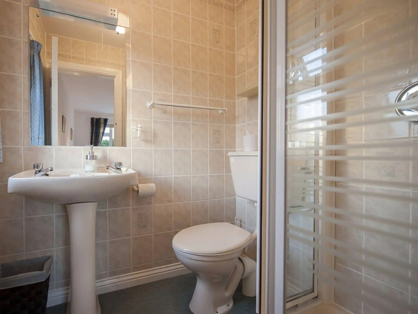 The Waterfront House Country Home