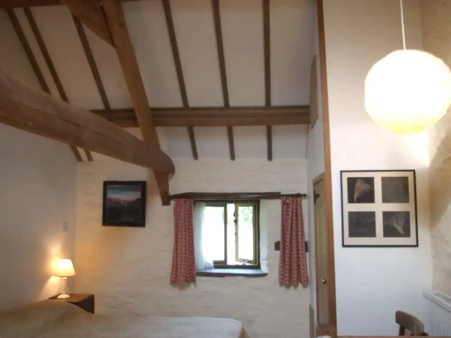 Cosy Cottage With Authentic Fireplace in the Breathtaking Duffryn Valley