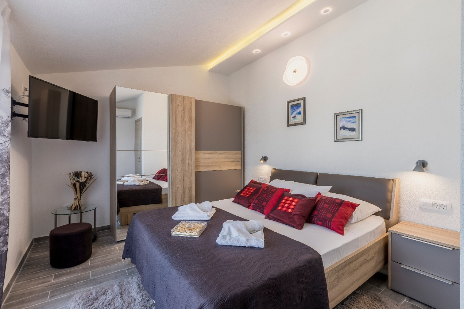 Holiday house Goldie - 30 m from beach: Sevid, Riviera Trogir