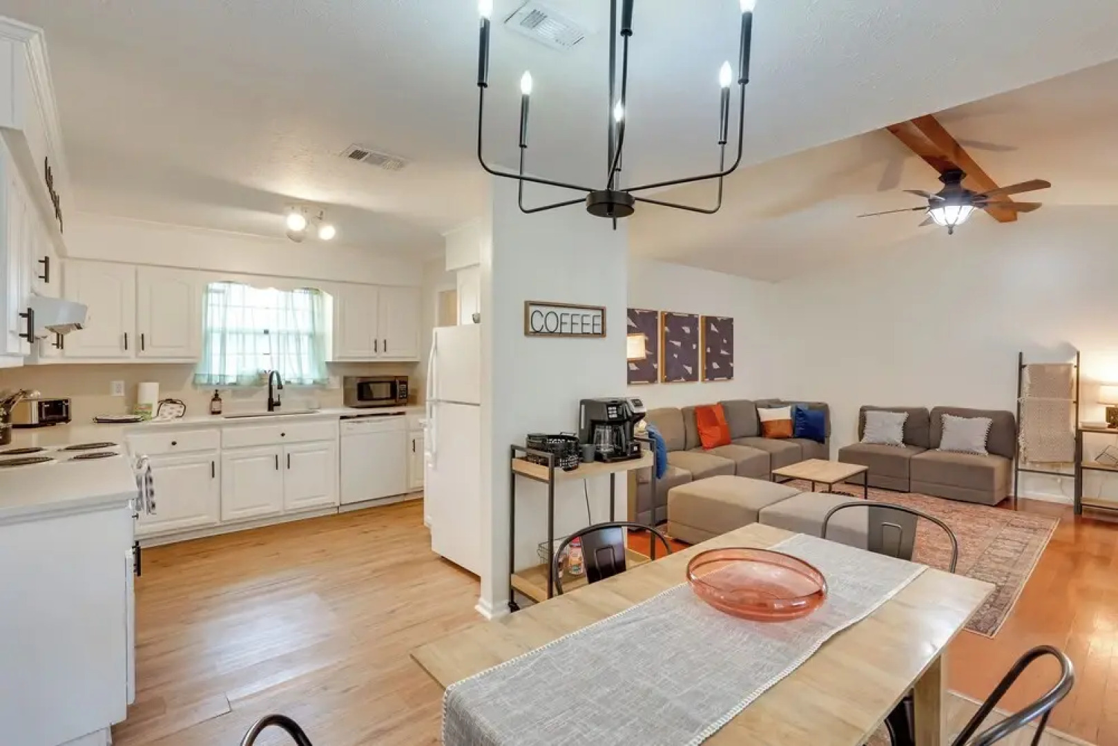 Relaxing Lynn Haven Escape w/ Screened Porch!