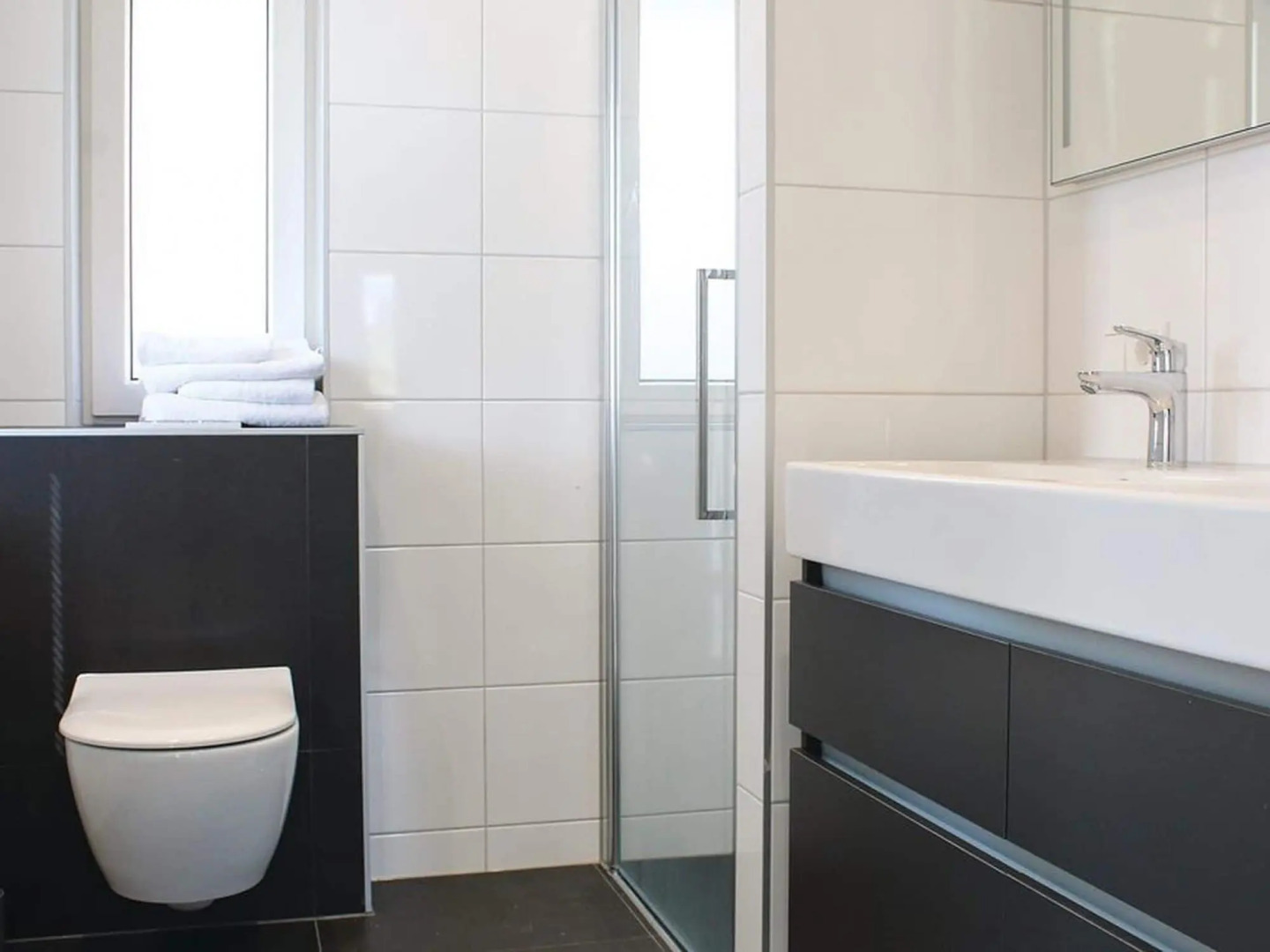 Wellness villa with sauna, at a holiday park on the water in Friesland