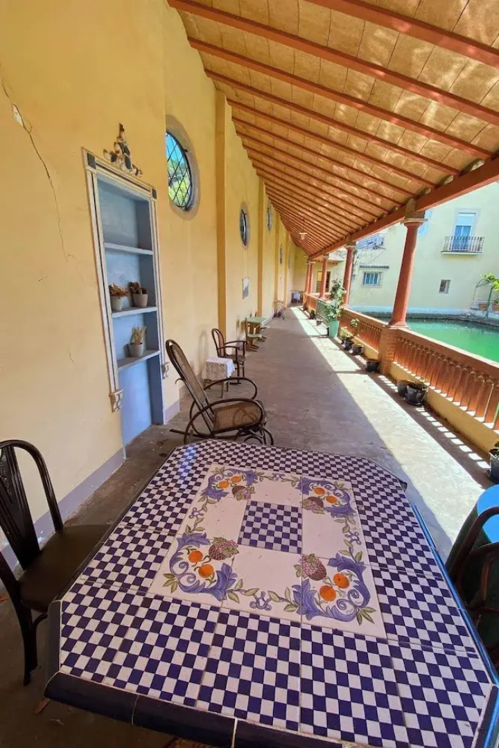 Room-magnolia Loft A Spacious, Authent