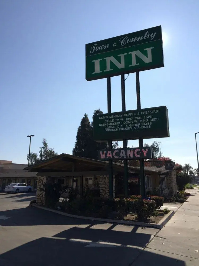 Town & Country Inn