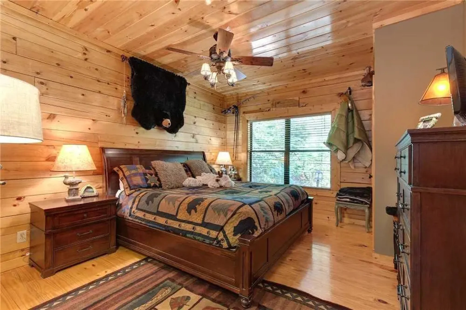 Stonebrook Lodge - Four Bedroom Cabin