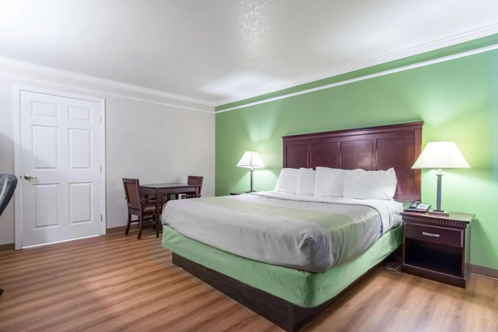 Motel 6 Kingsburg, CA