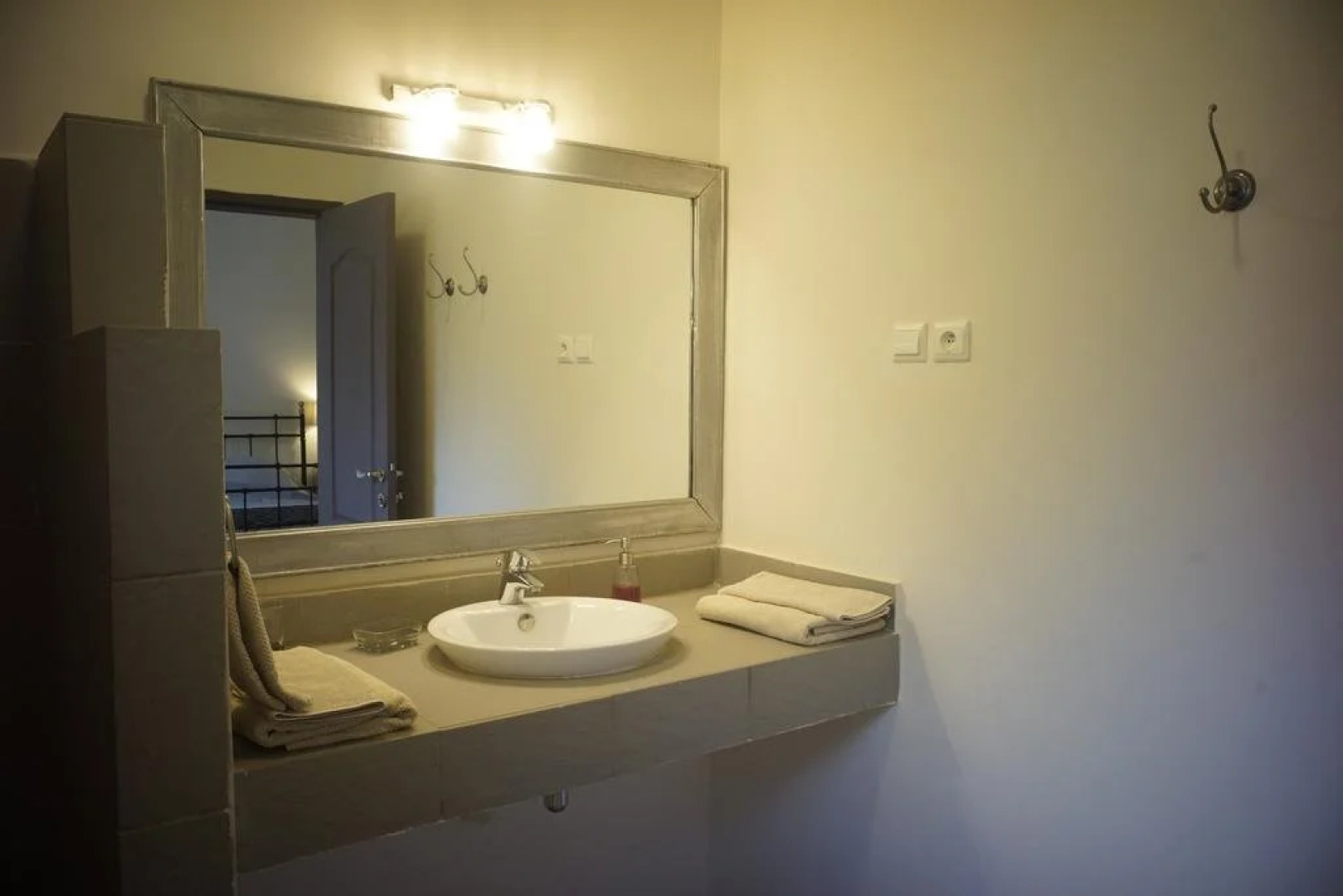 Badalodge Hotel & Restaurant