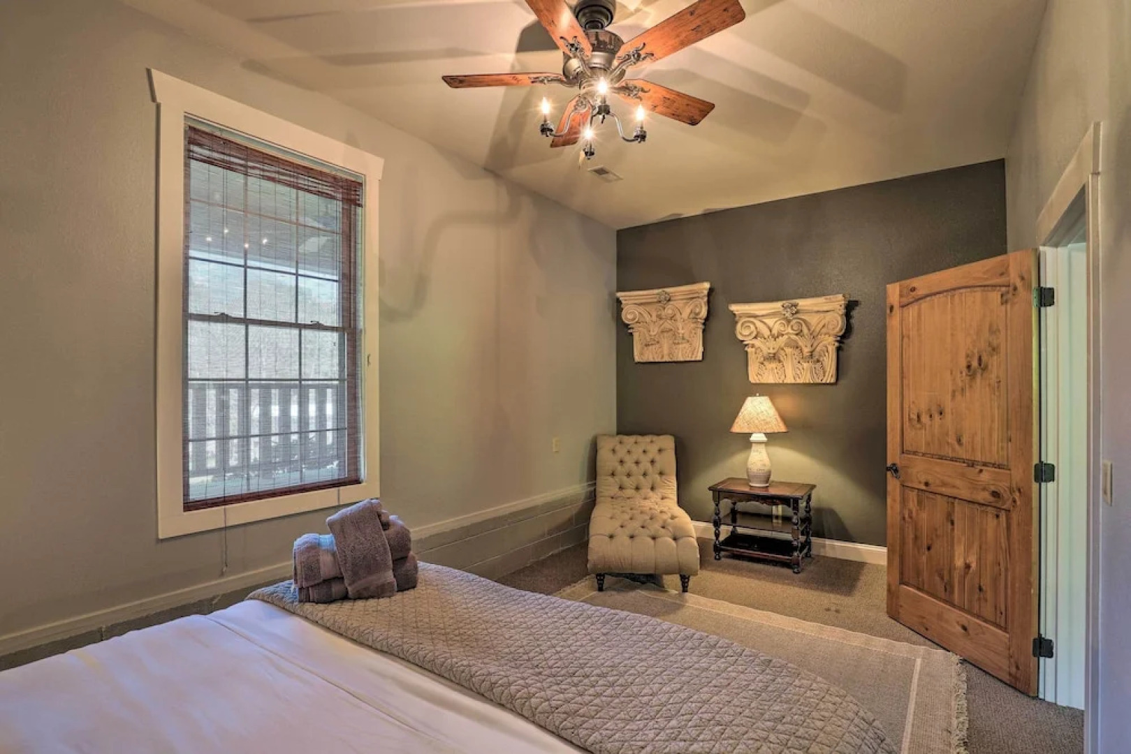 Game Room, Theater + Deck: Burnsville Cabin!