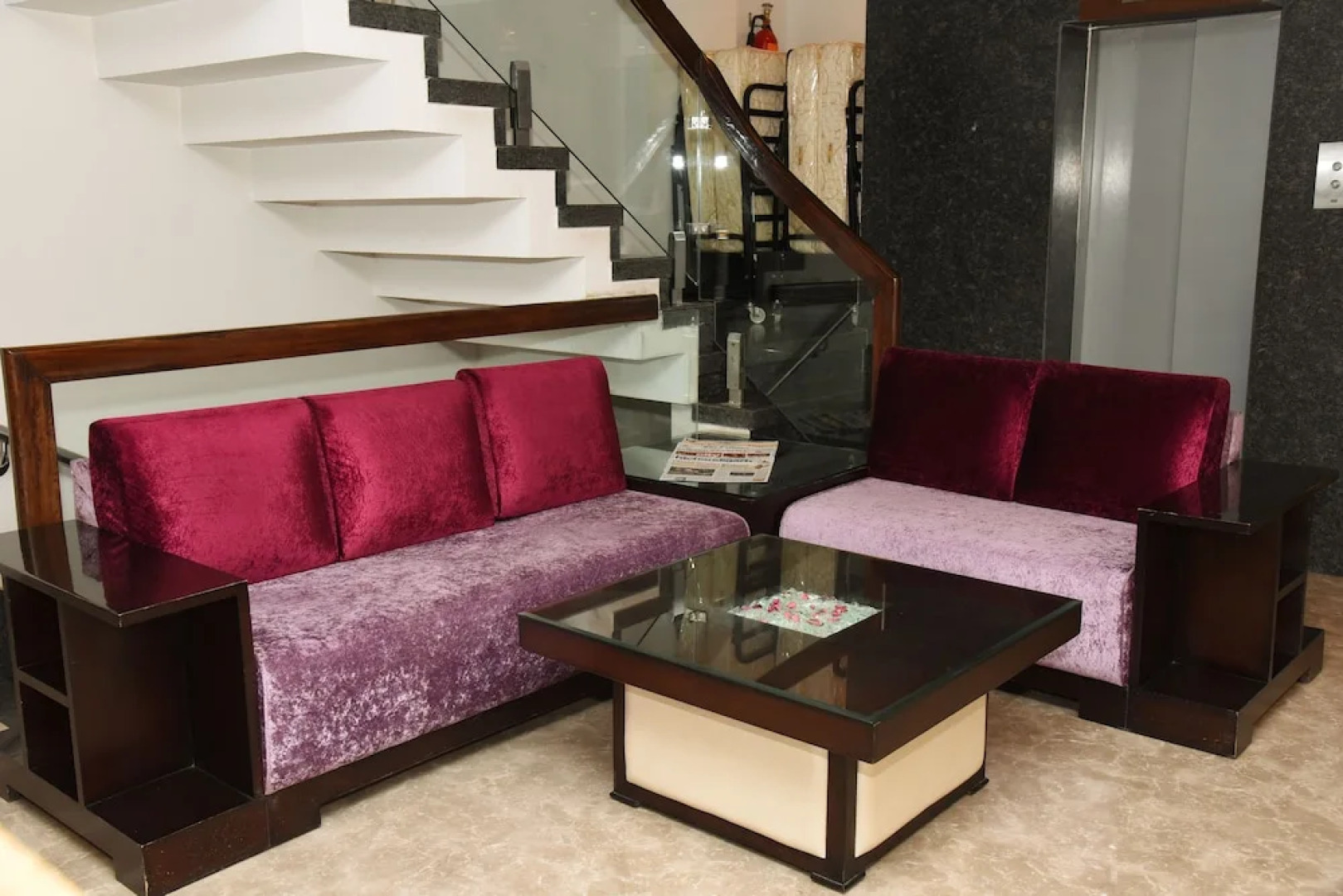 OYO 4391 Hotel Iconic