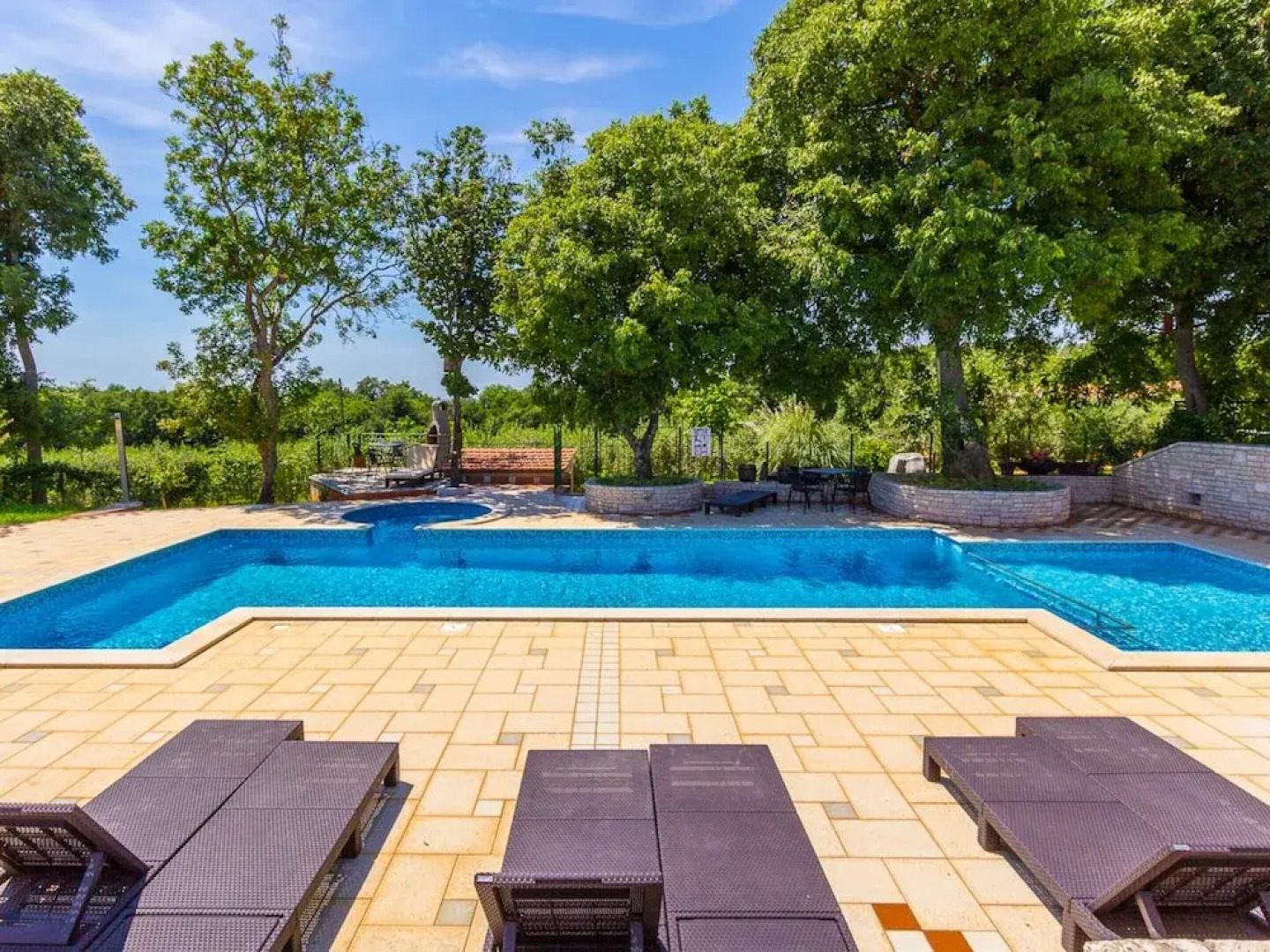 Charming Apartment in Pula With Swimming Pool