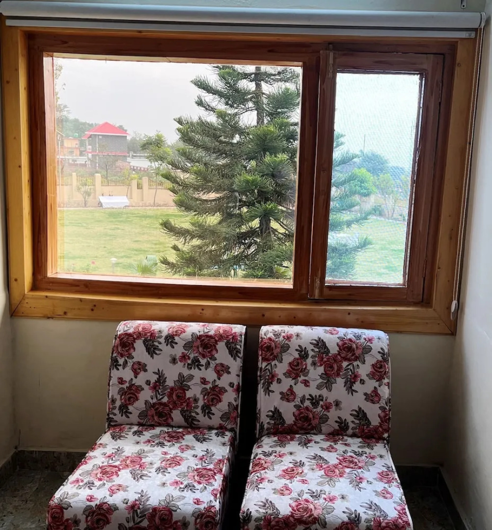 Pops Hotel and Restaurant