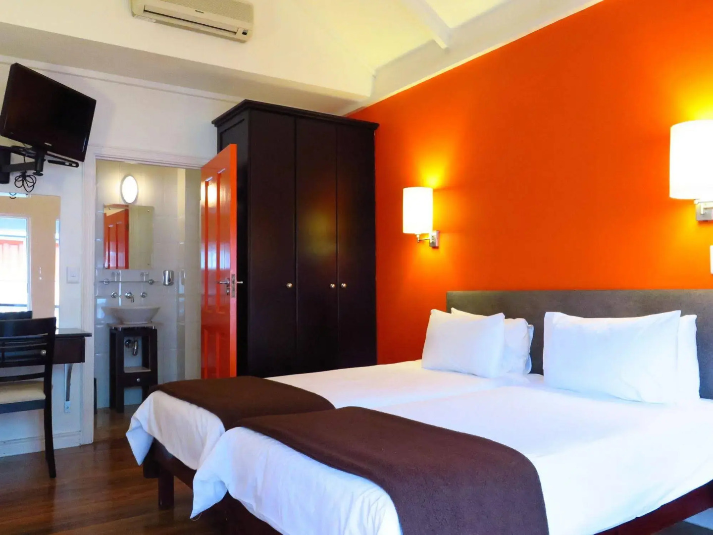 never at home Green Point