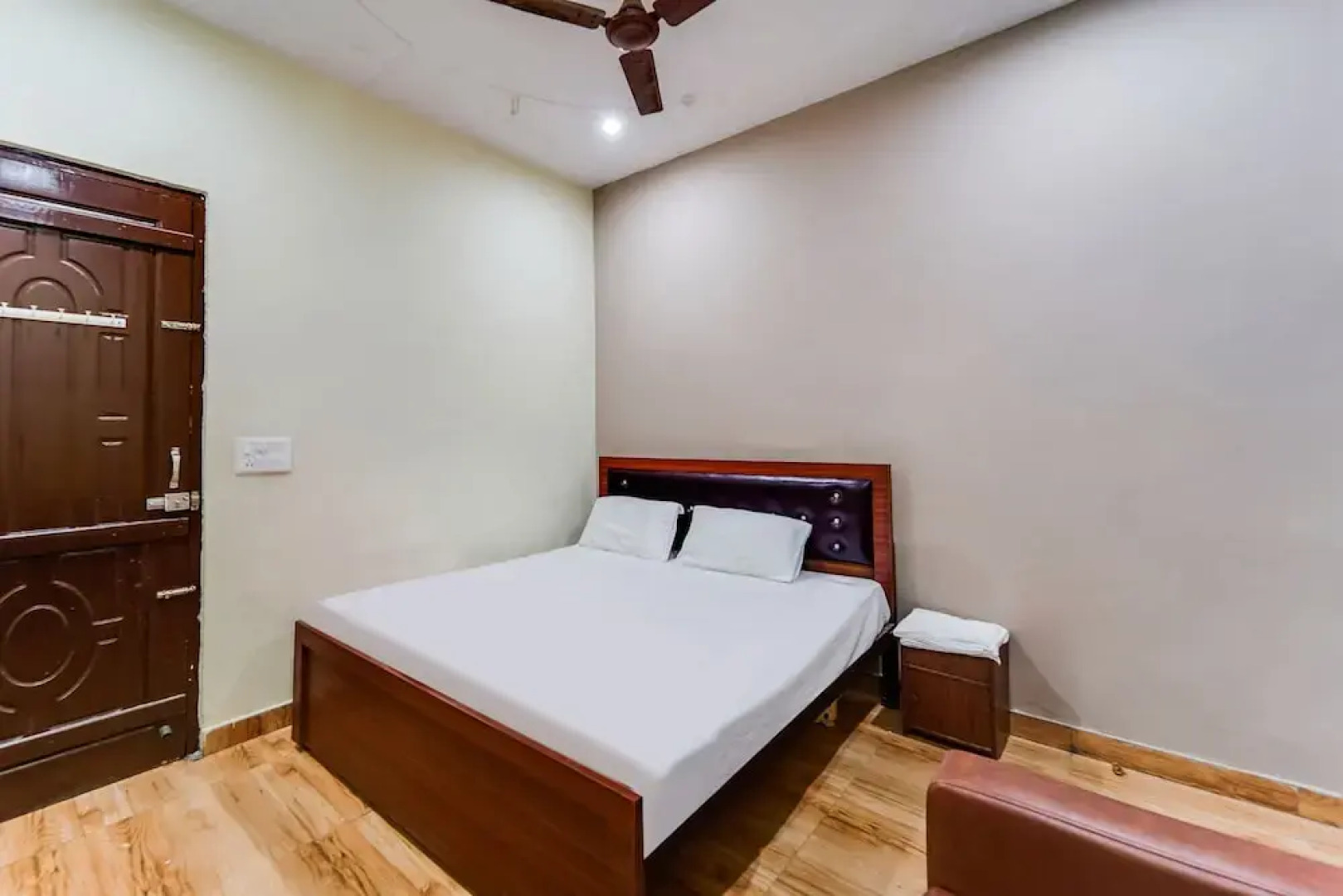 SPOT ON 61934 D Night Hotel