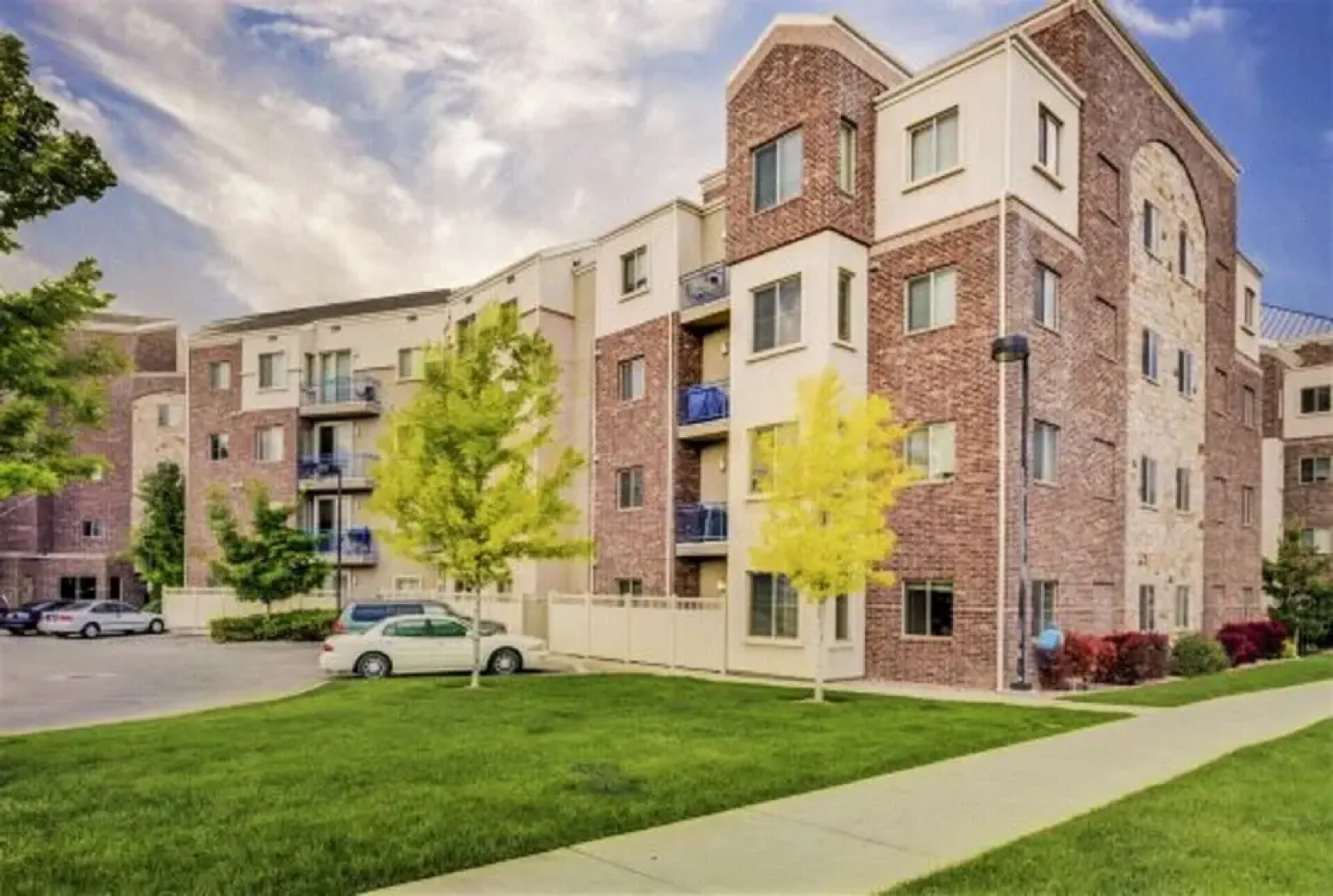 Citifront B 3 Bedroom Condo by RedAwning