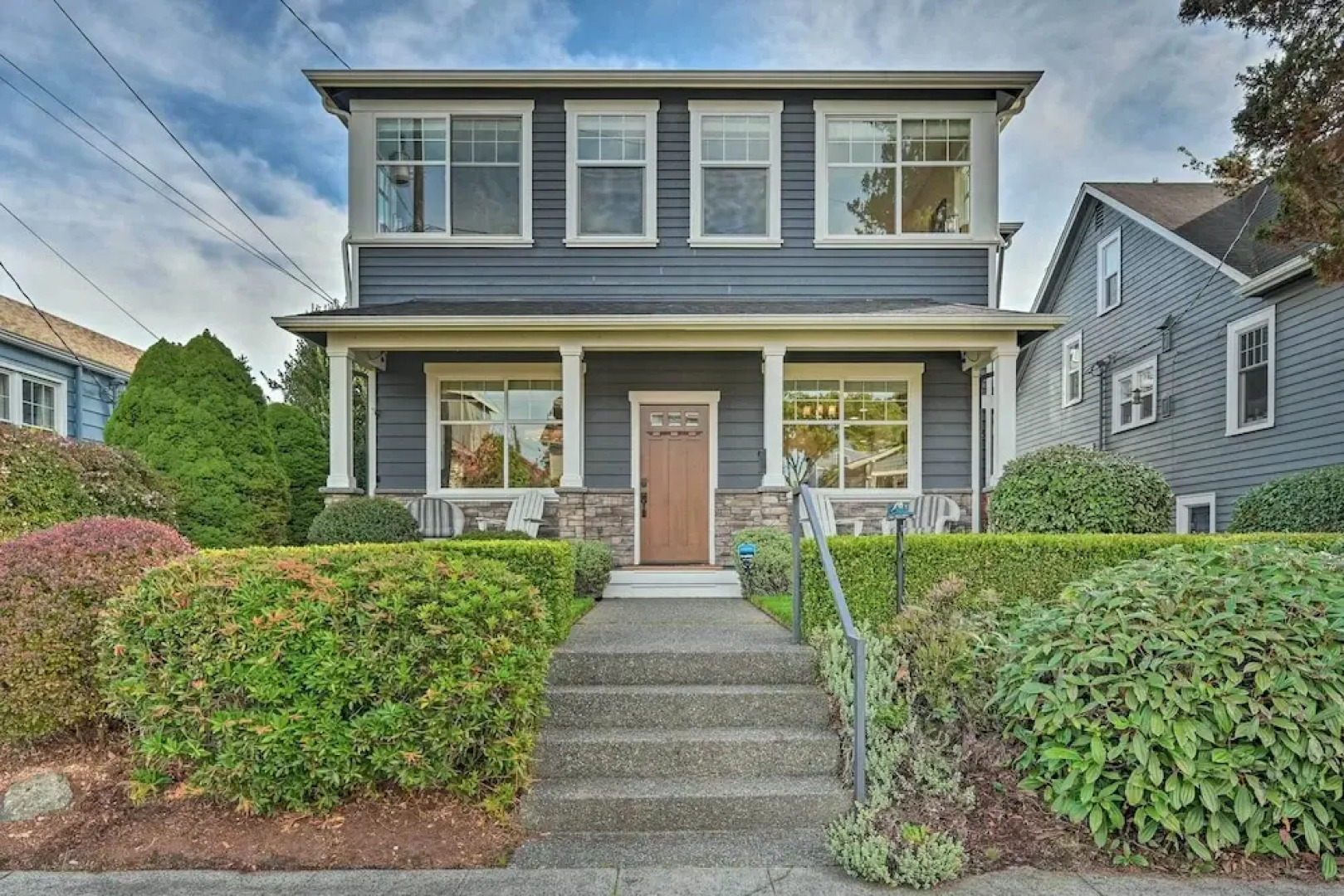 Sunny Seattle Home w/ Deck ~ 6 Mi to Downtown