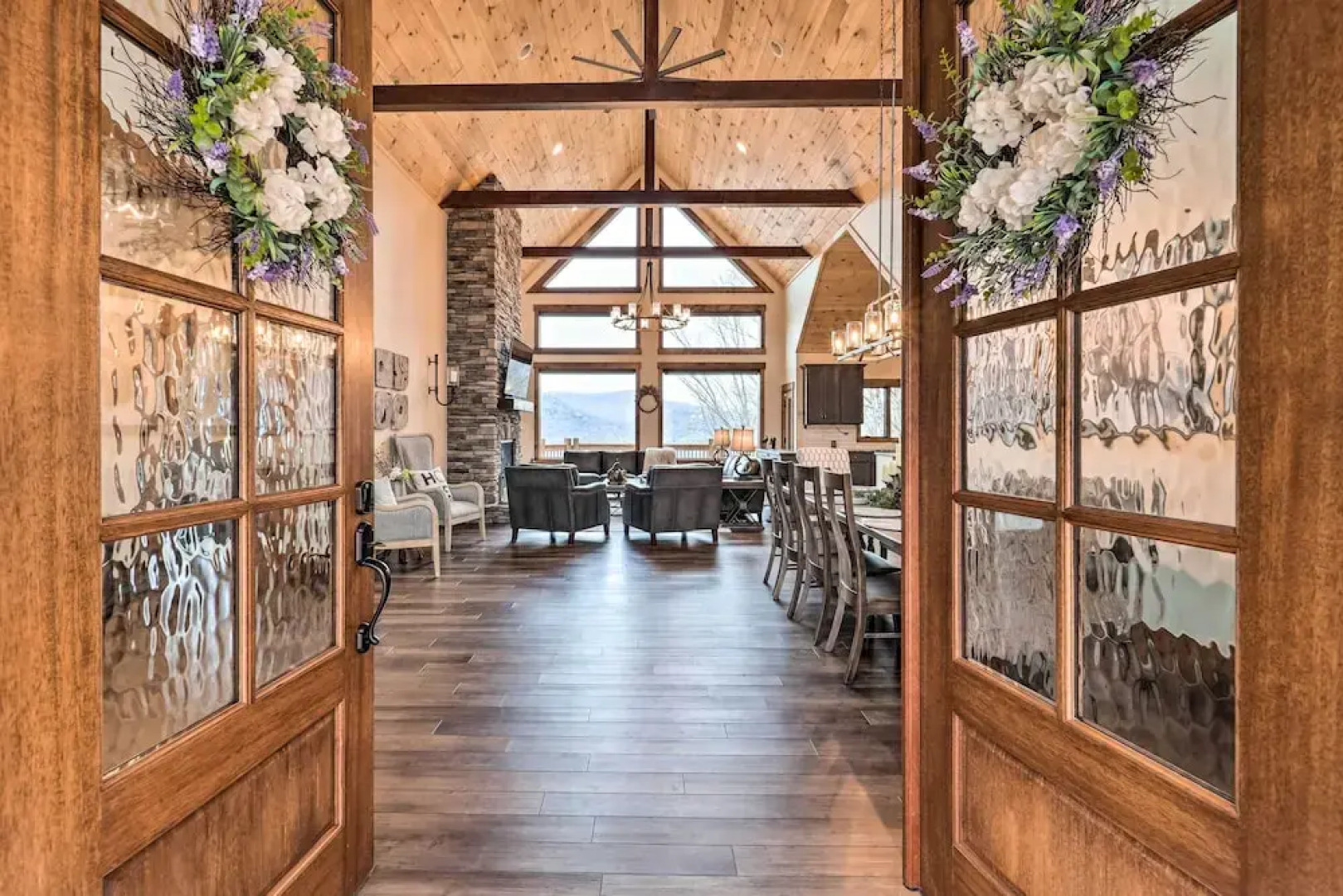 Mountainside Retreat w/ Fire Pit in Banner Elk