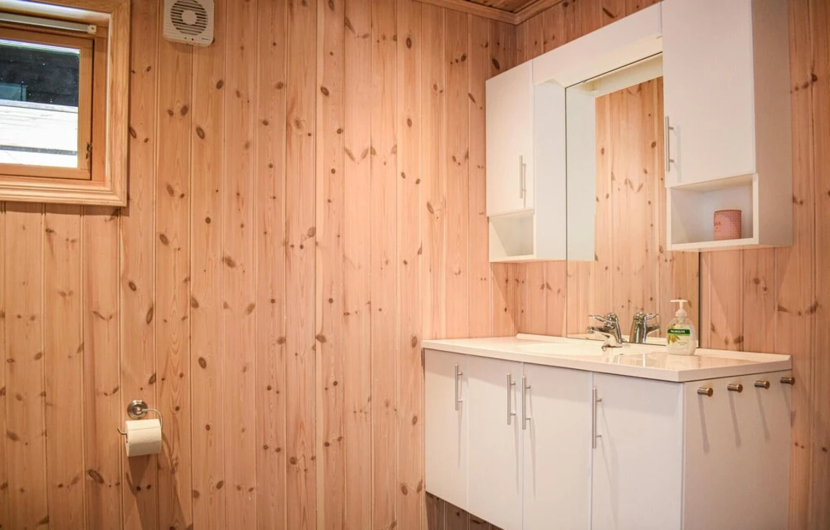 Stunning Home in Bjoa With 4 Bedrooms and Wifi