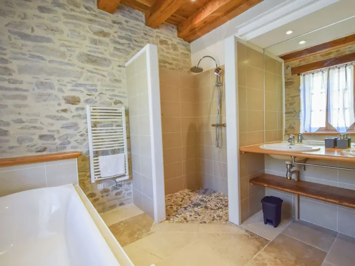 Elegant Countryside Retreat