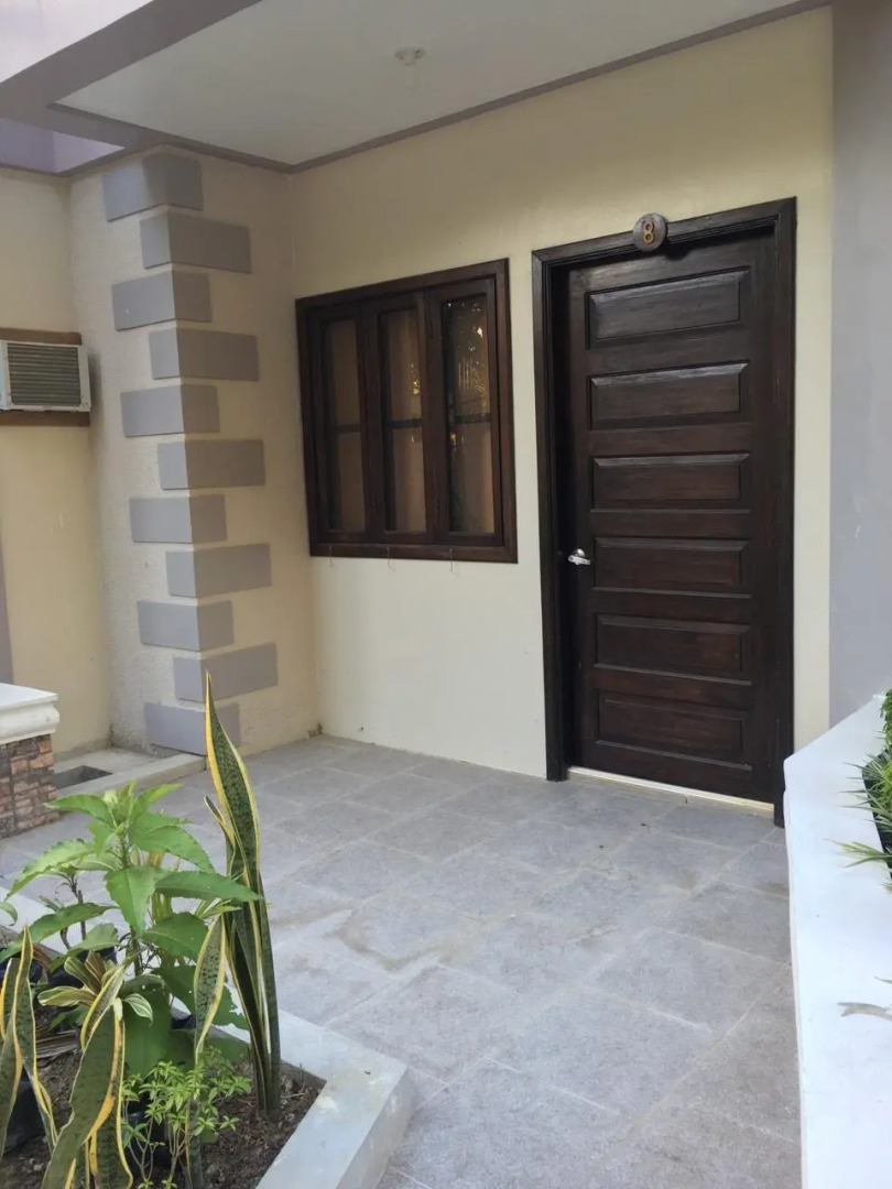 Ferellee Beachfront Inn