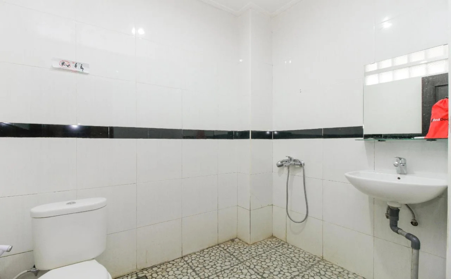 RedDoorz near Taman Samarendah