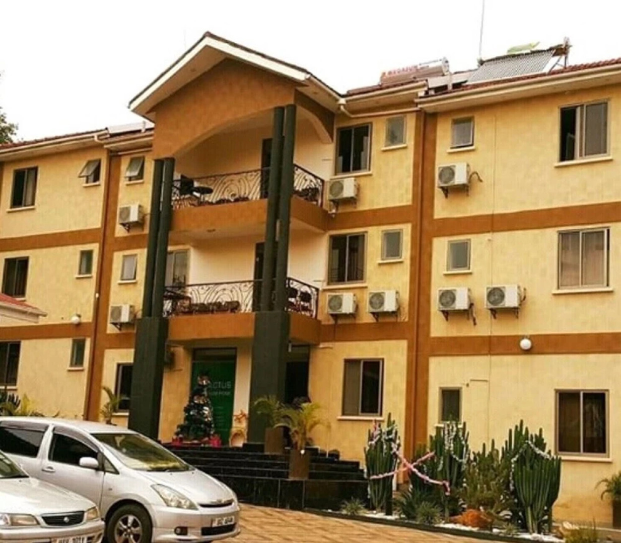 Cactus Hill Side Hotel