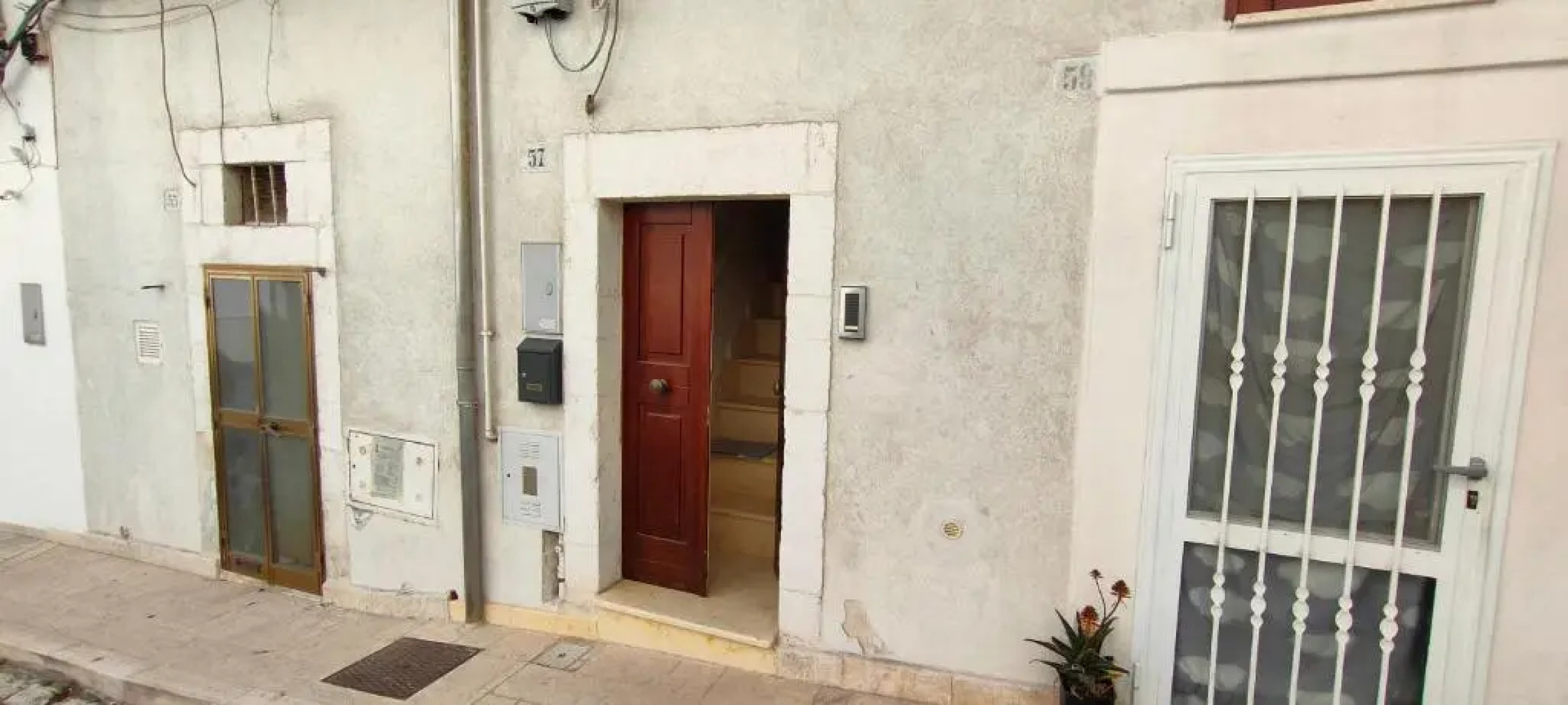 White House Flats & Studios