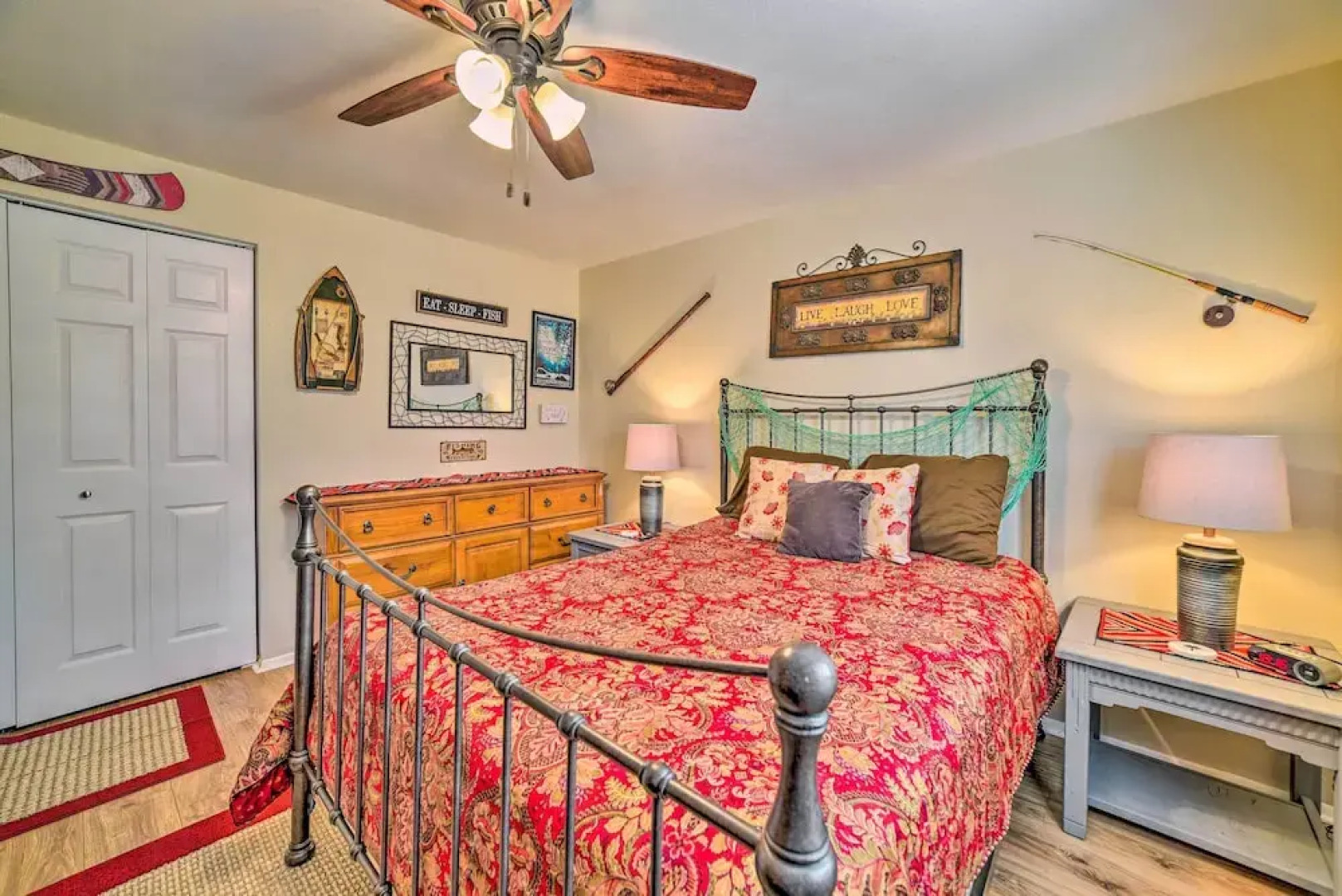 1 Mi to Canyon Tours: Vibrant Page Paradise!