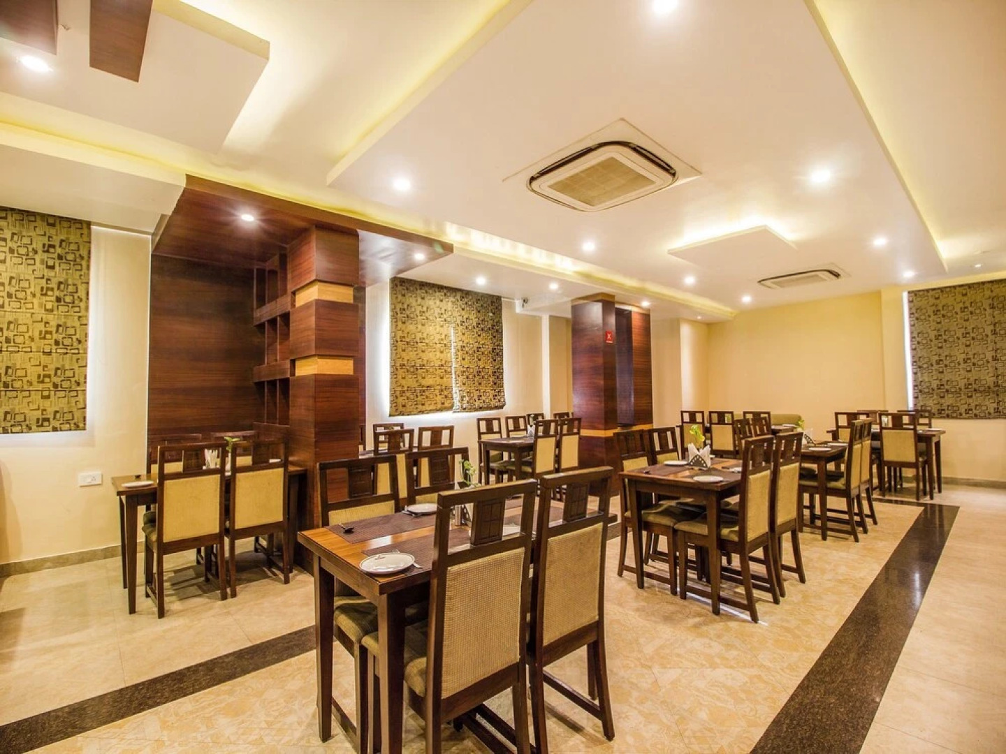 Hotel The Grand Bhavya Palace