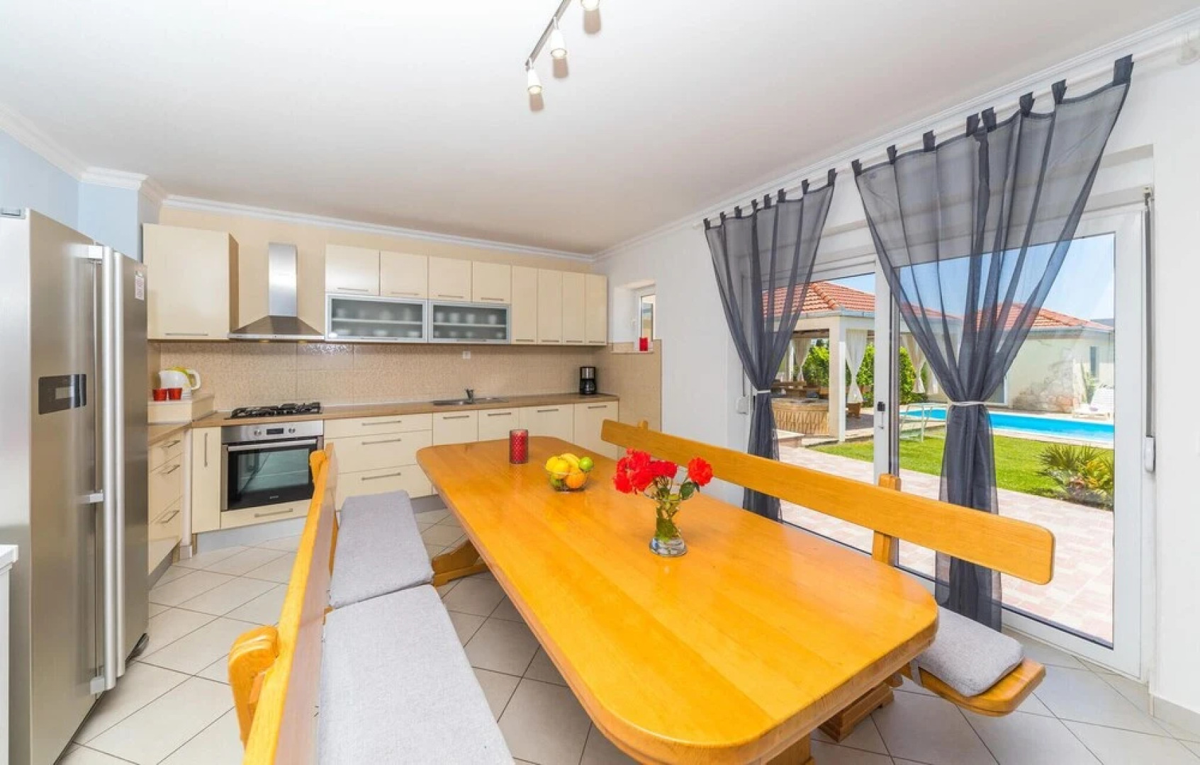 Beautiful Home in Kastel Luksic With Sauna, Wifi and 7 Bedrooms