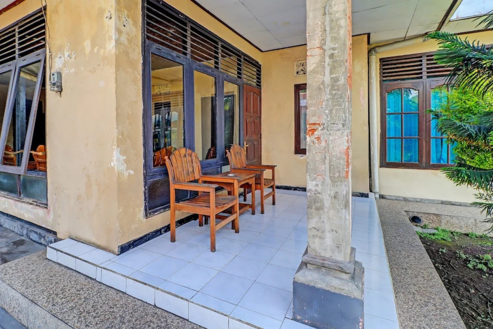 SPOT ON 92028 Hotel Surya Near Pelabuhan Gilimanuk