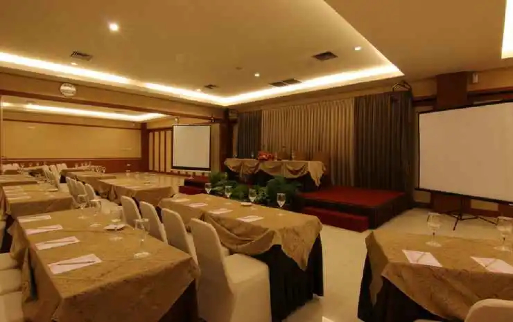 Istana Hotel