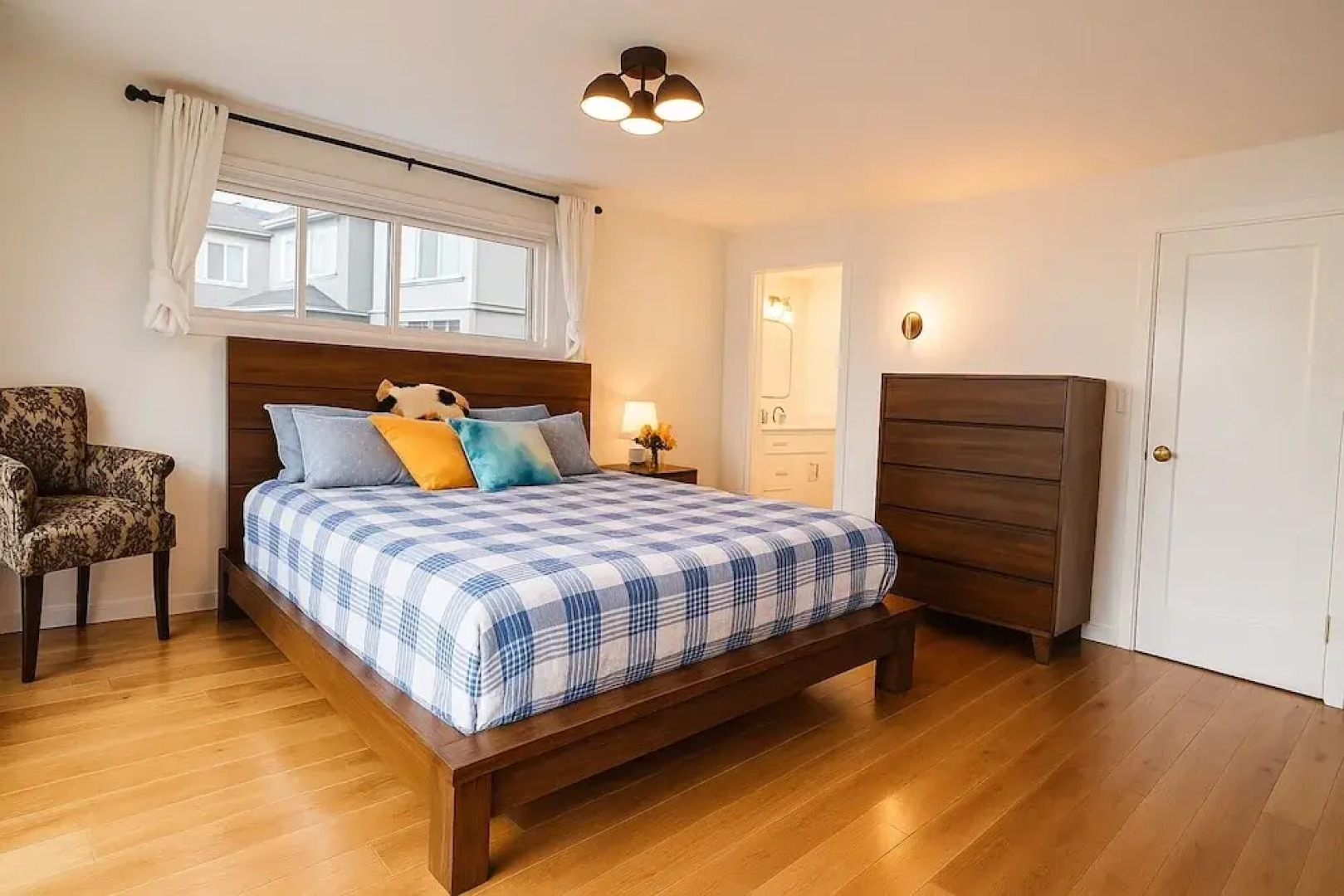 Luxury 180 degree Lake View