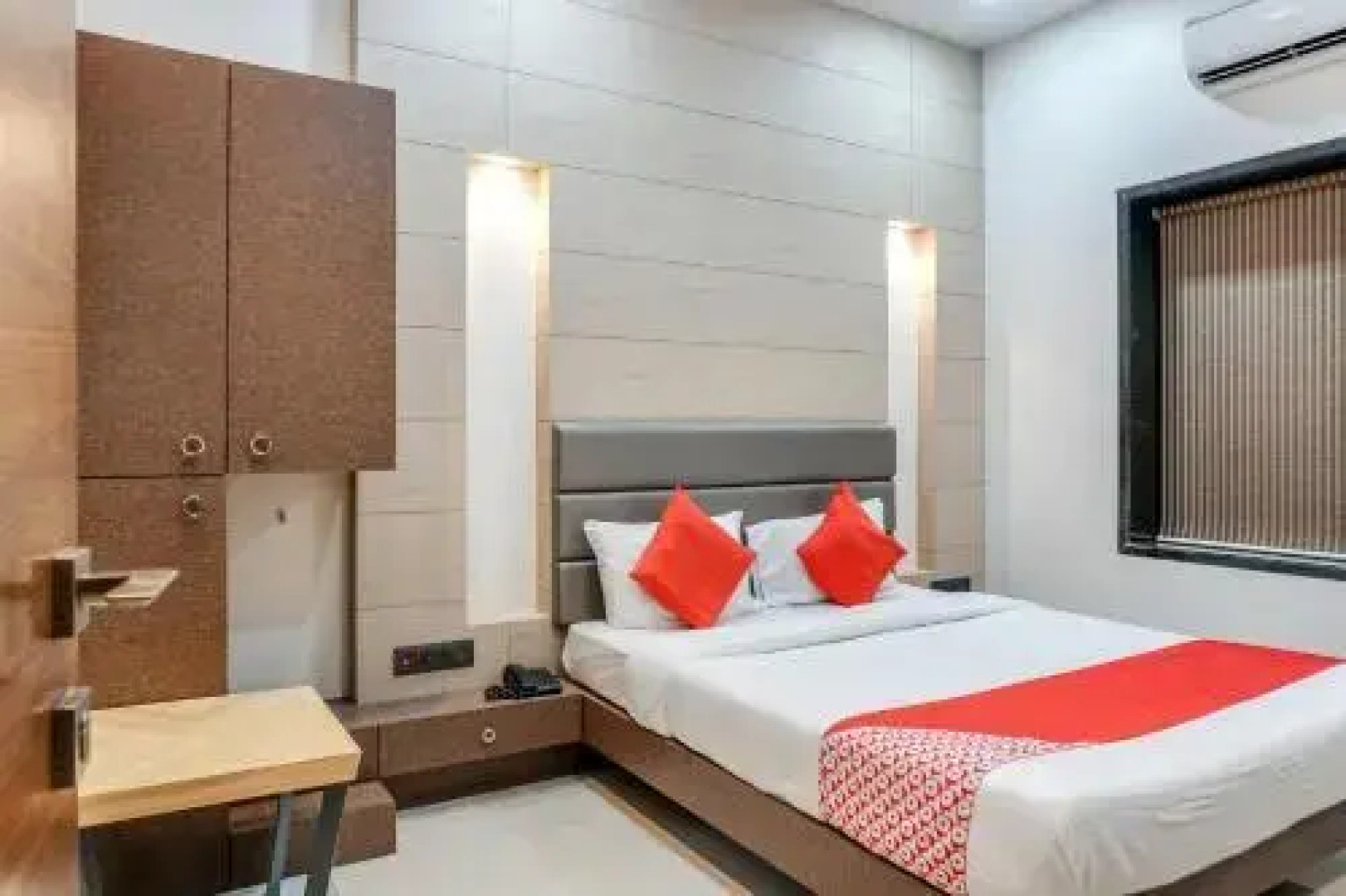 OYO 24187 Samar Palace