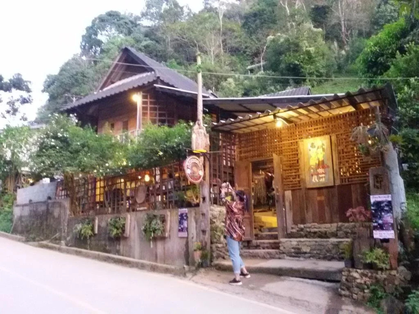 清迈湄康蓬胡安伯格哈格酒店(Maekampong Huean Bog Hug Chiangmai)