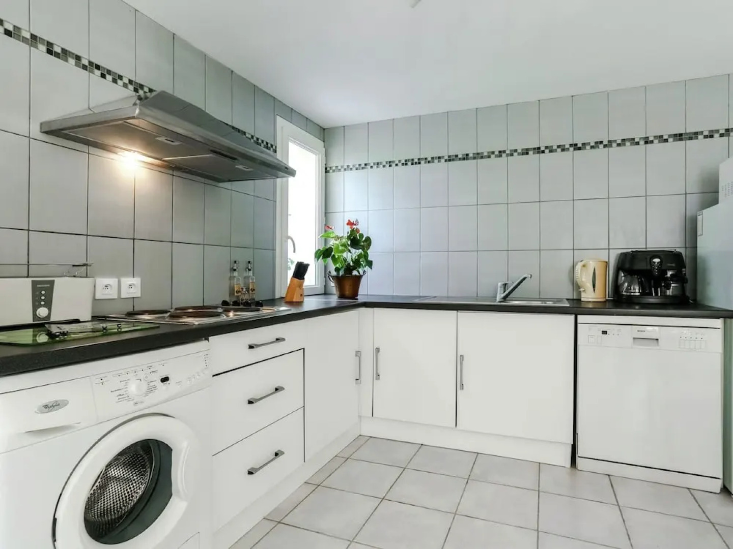 Snug Holiday Home With Terrace, Garden, Garden Furniture