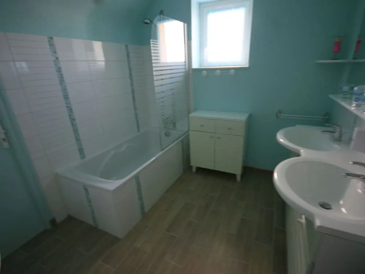 Beautiful villa by the sea with a large garden, jacuzzi, sauna and steam room.