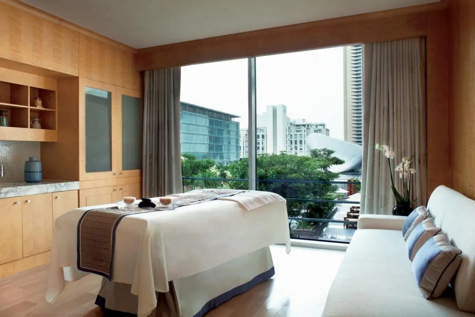 Отель The Ritz-Carlton, Dubai International Financial Centre