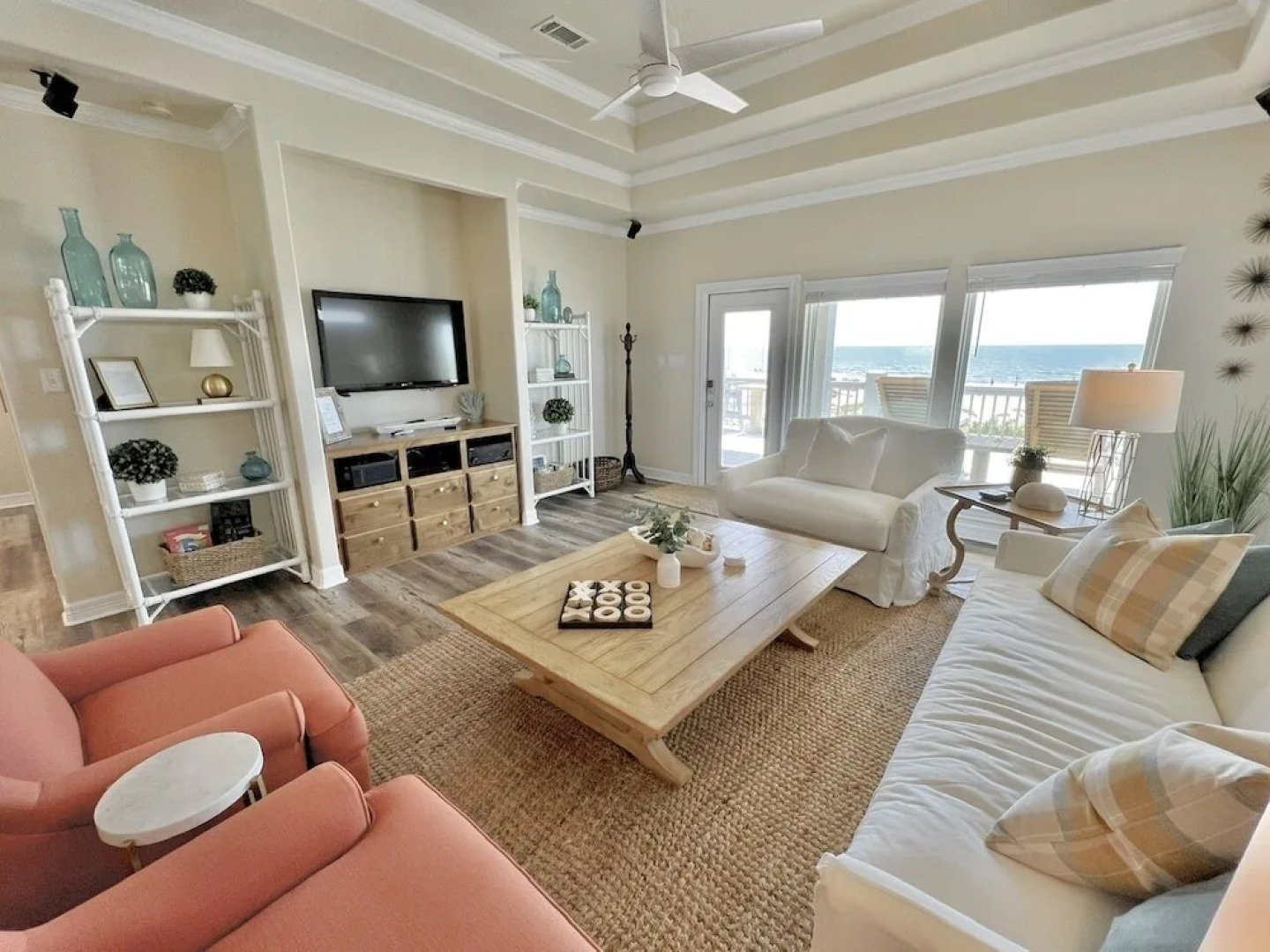 A La Playa 2 Bedroom Home by RedAwning