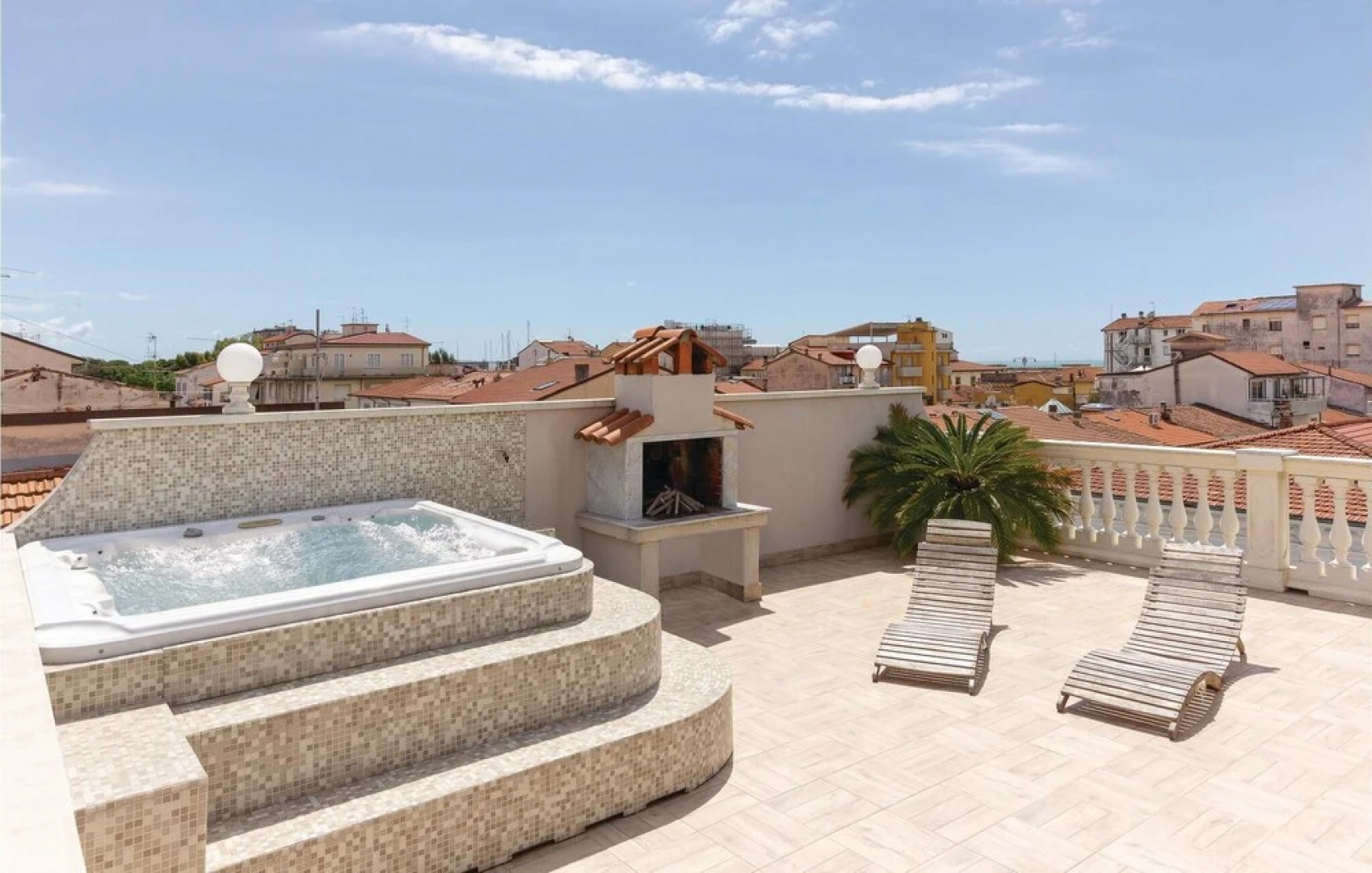 Beautiful Apartment in Viareggio With 3 Bedrooms, Jacuzzi and Sauna