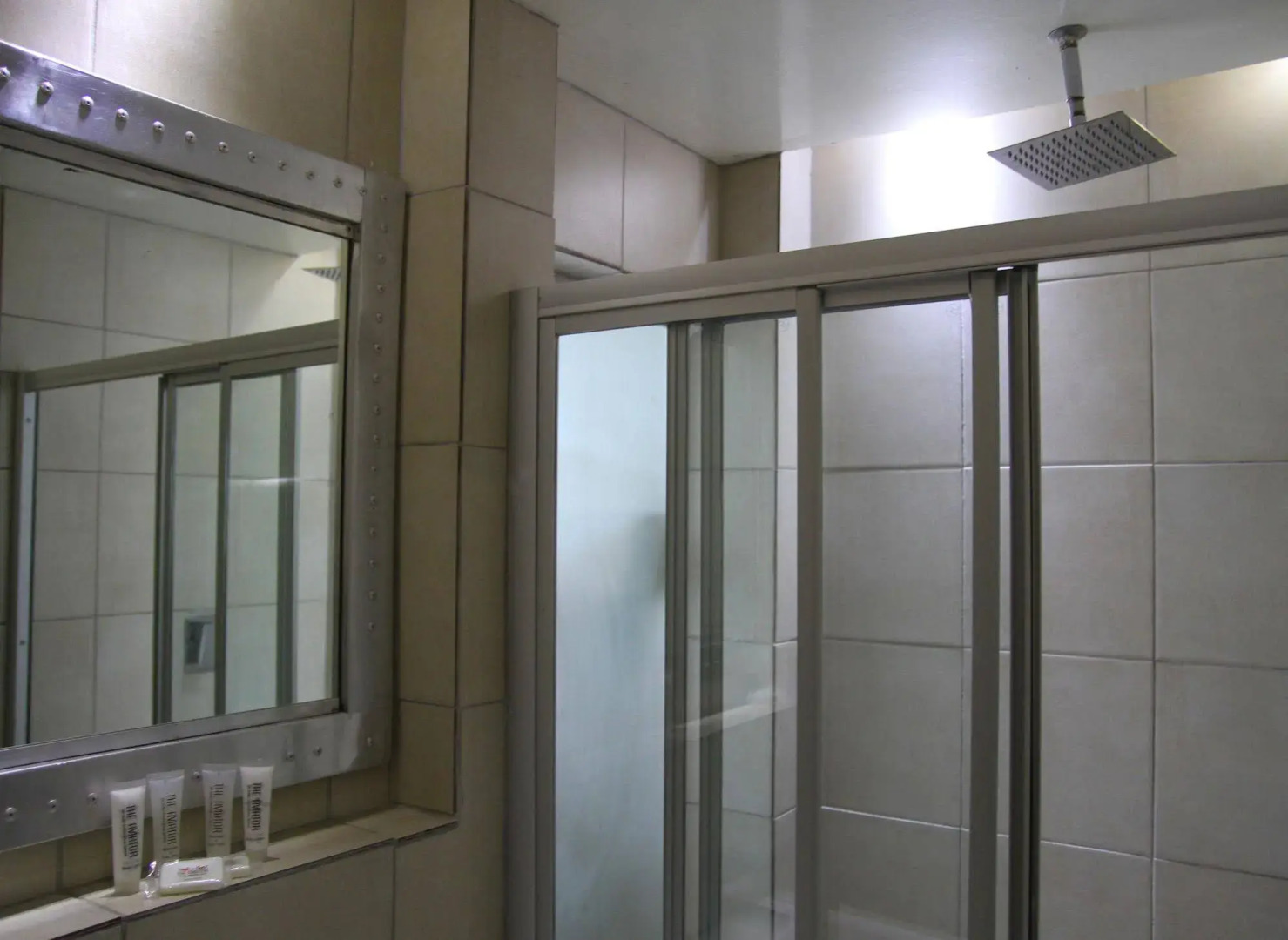 Life Hotel - The Aviator