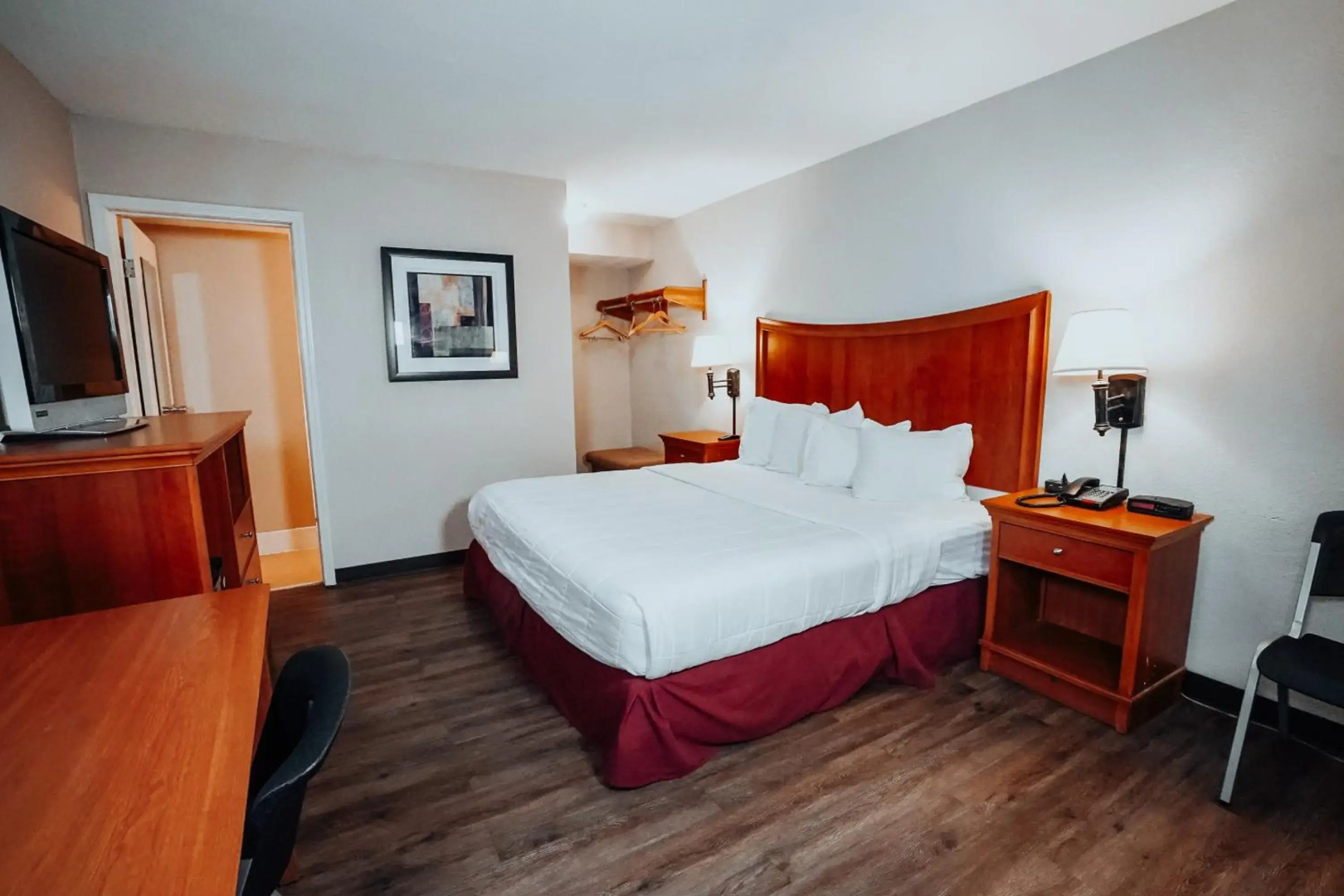Lamplighter Inn & Suites - North