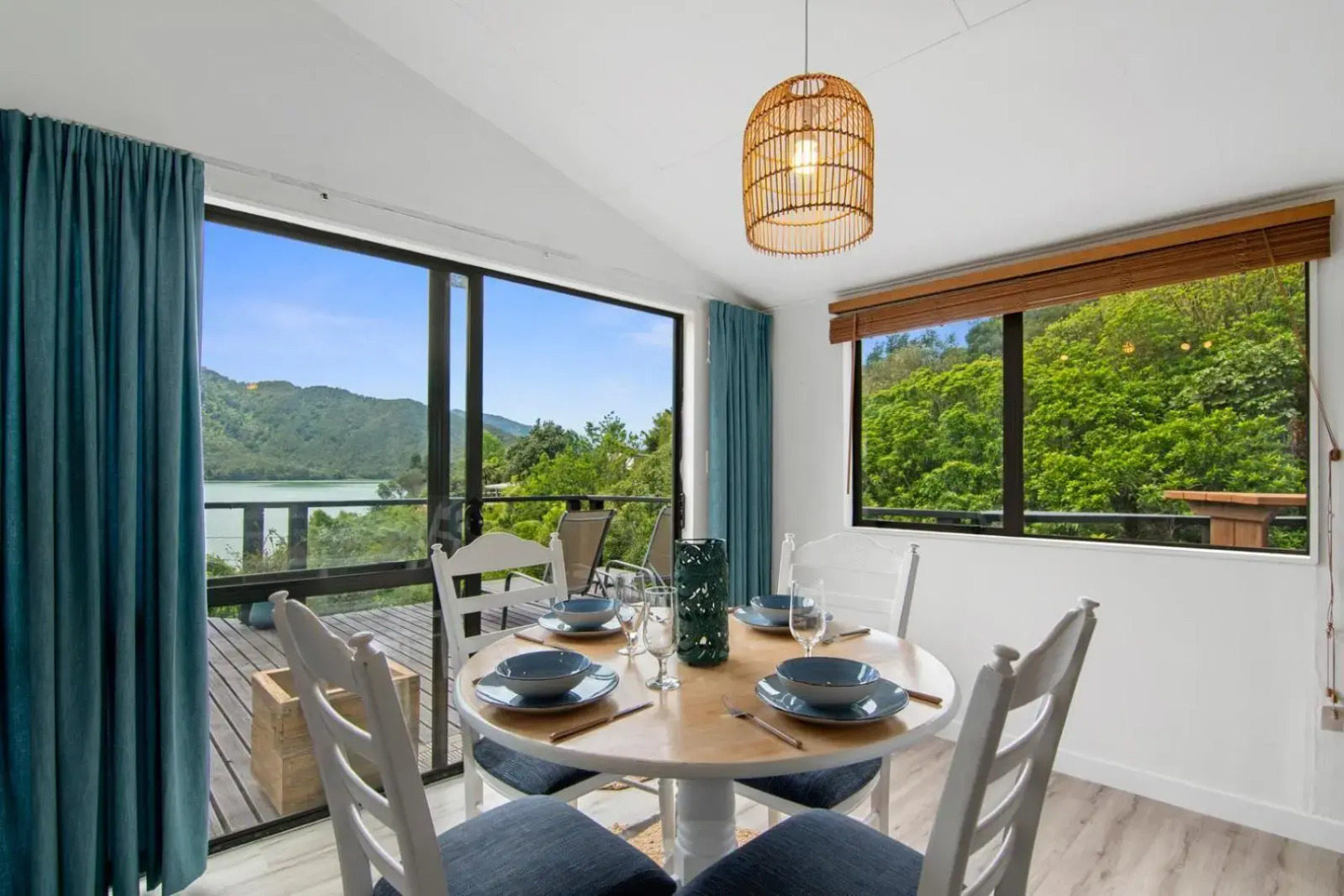 Thirsty Weta Belvue - Havelock Holiday Home