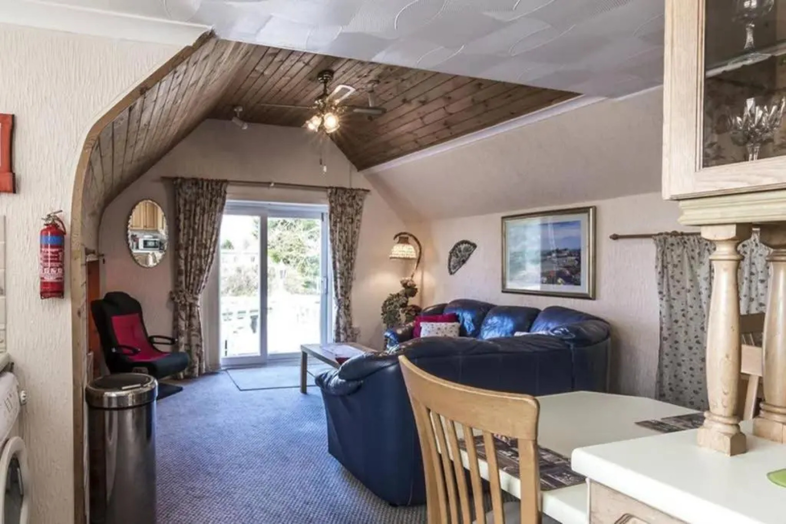 Beautiful apartment with private pool near Tenby