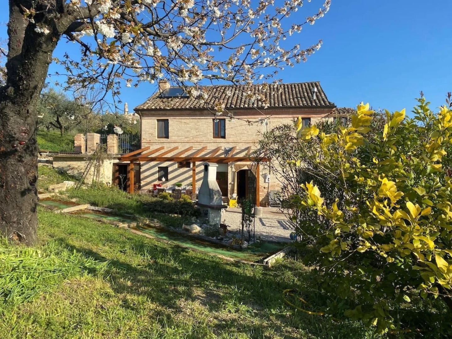 Charming 2-bed Apartment in Petritoli