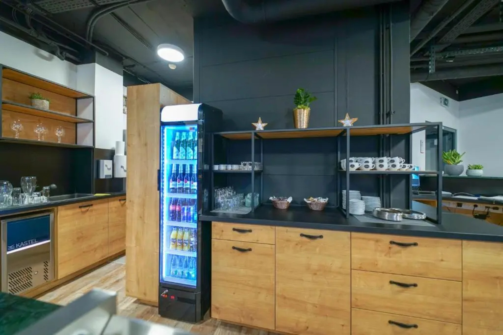 CHORS like a hotel - 1st World NFT Block & Art Capsule Hostel MetaCHORS