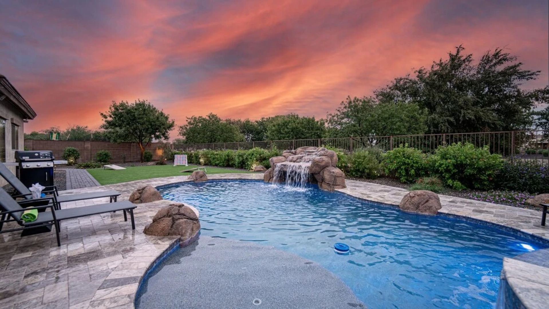 Desert Queen 4 Bedroom Home by RedAwning