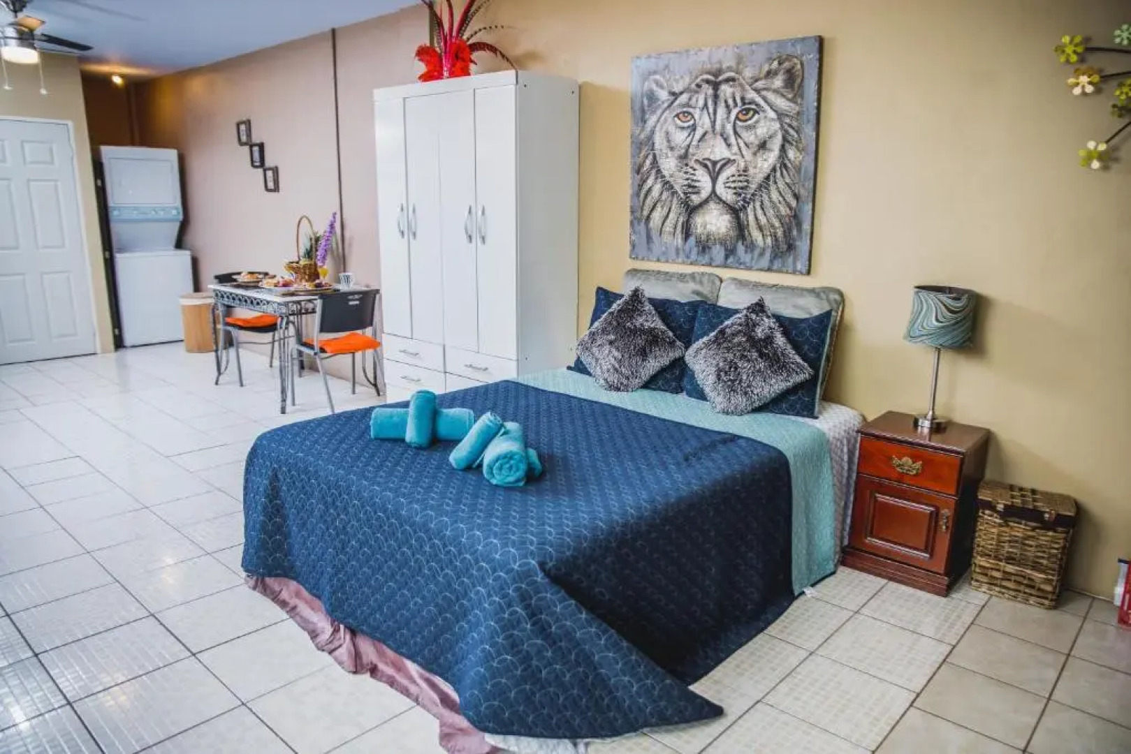 The Valley Oasis Inn