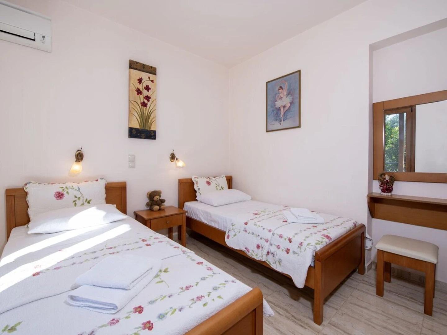 Modern Holiday Home in Sfakaki