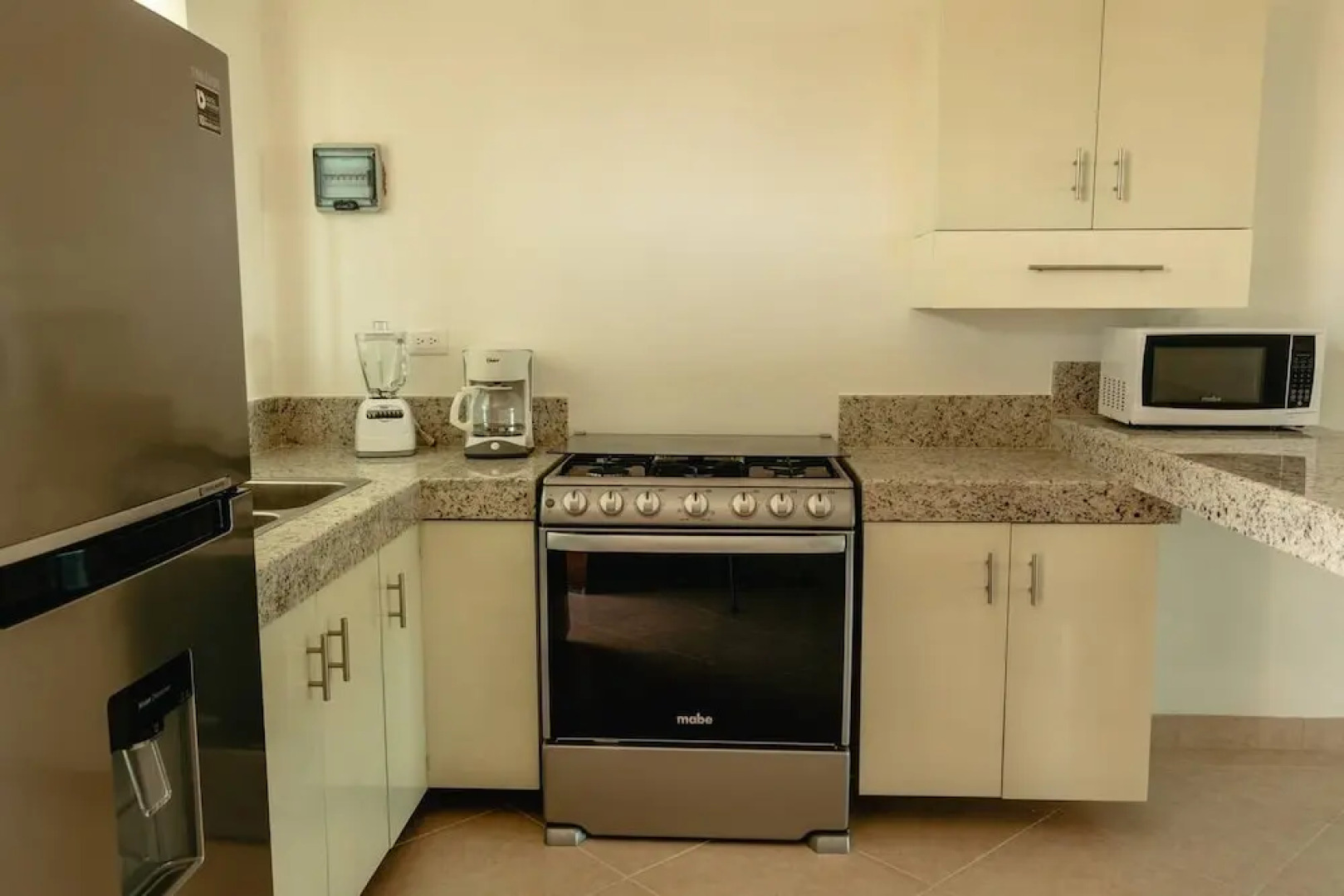 Brand NEW Condo for 6, 1 Block From the Beach, AC!