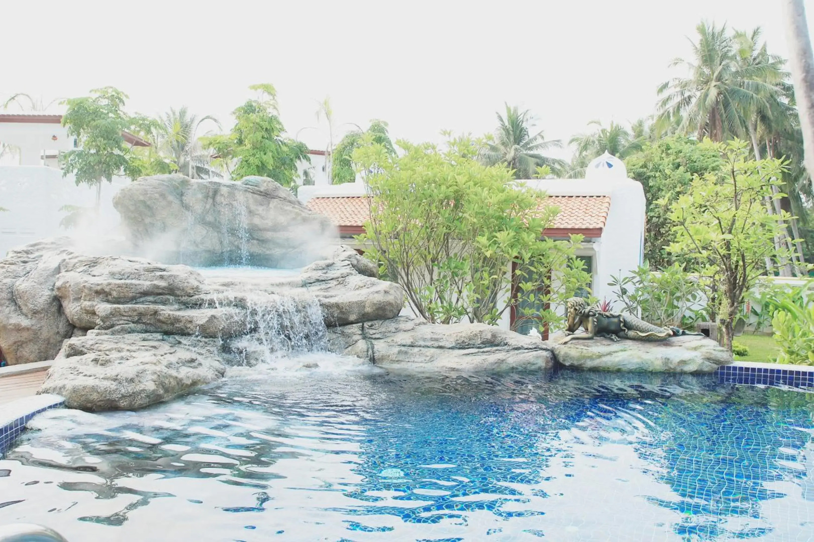 Baan Montra Beach Resort