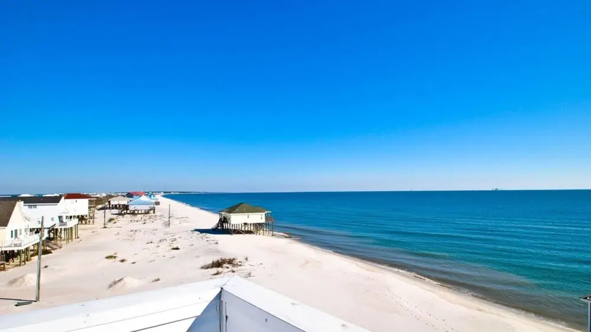 Kowabunga - You'll Love The Rooftop Deck And Private Heated Dipping Pool! Pet Friendly! 4 Bedroom Home by RedAwning